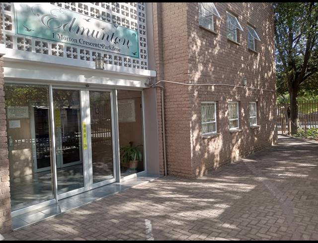 1 BEDROOM SECTIONAL TITLE FOR SALE IN PARKDENE